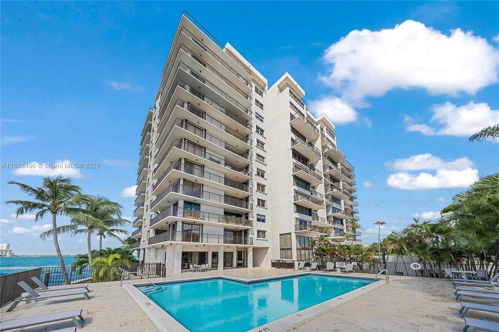 Small Image of 801 NORTH VENETIAN DR #903, Miami Number 4