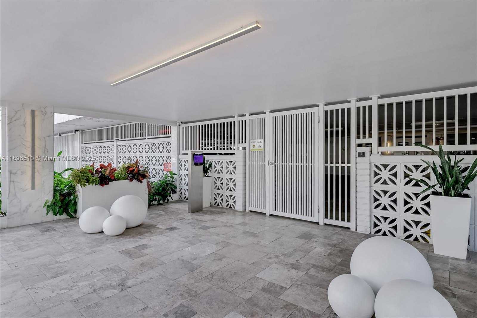 Small Image of 401 OCEAN DR #624, Miami Beach Number 13