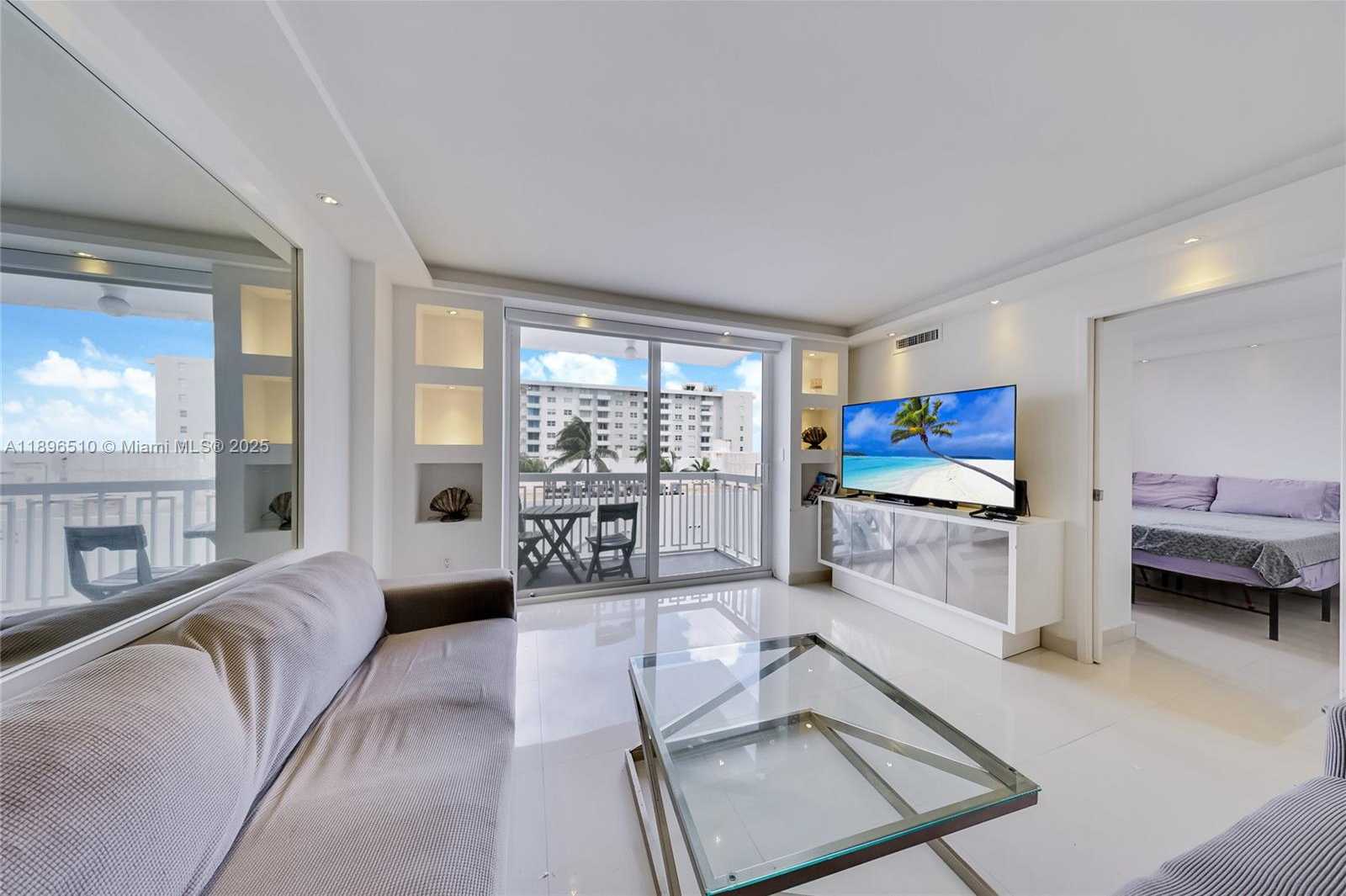 Small Image of 401 OCEAN DR #624, Miami Beach Number 3