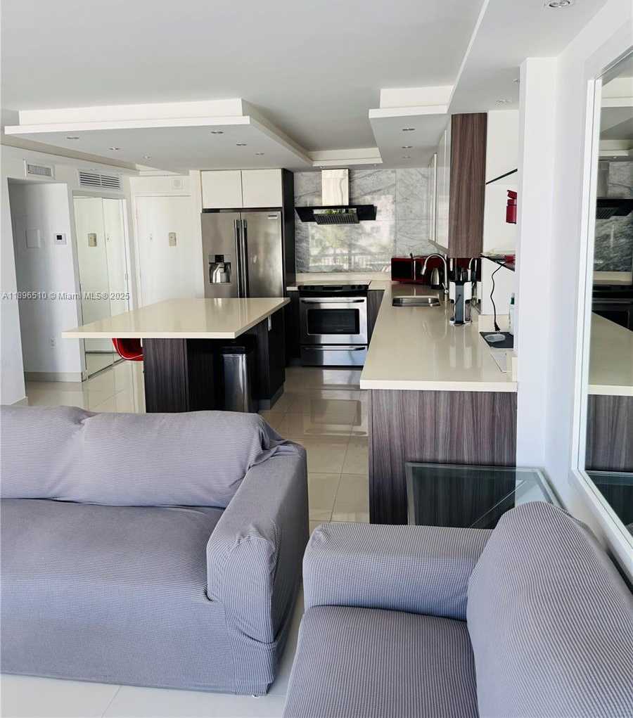 Small Image of 401 OCEAN DR #624, Miami Beach Number 4