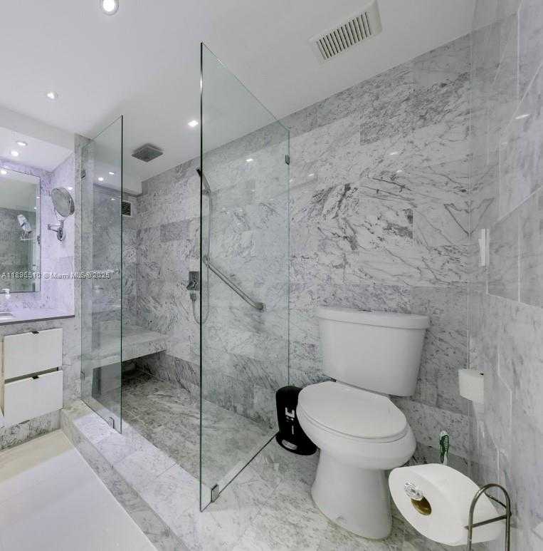 Small Image of 401 OCEAN DR #624, Miami Beach Number 5