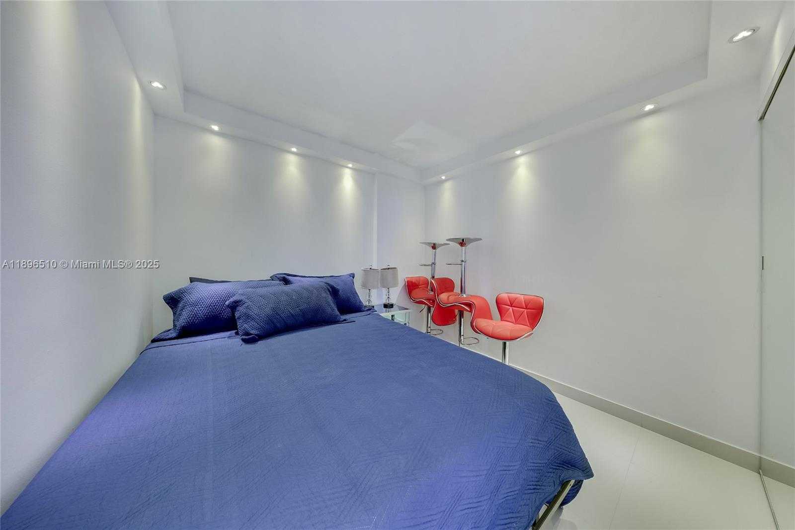 Small Image of 401 OCEAN DR #624, Miami Beach Number 6