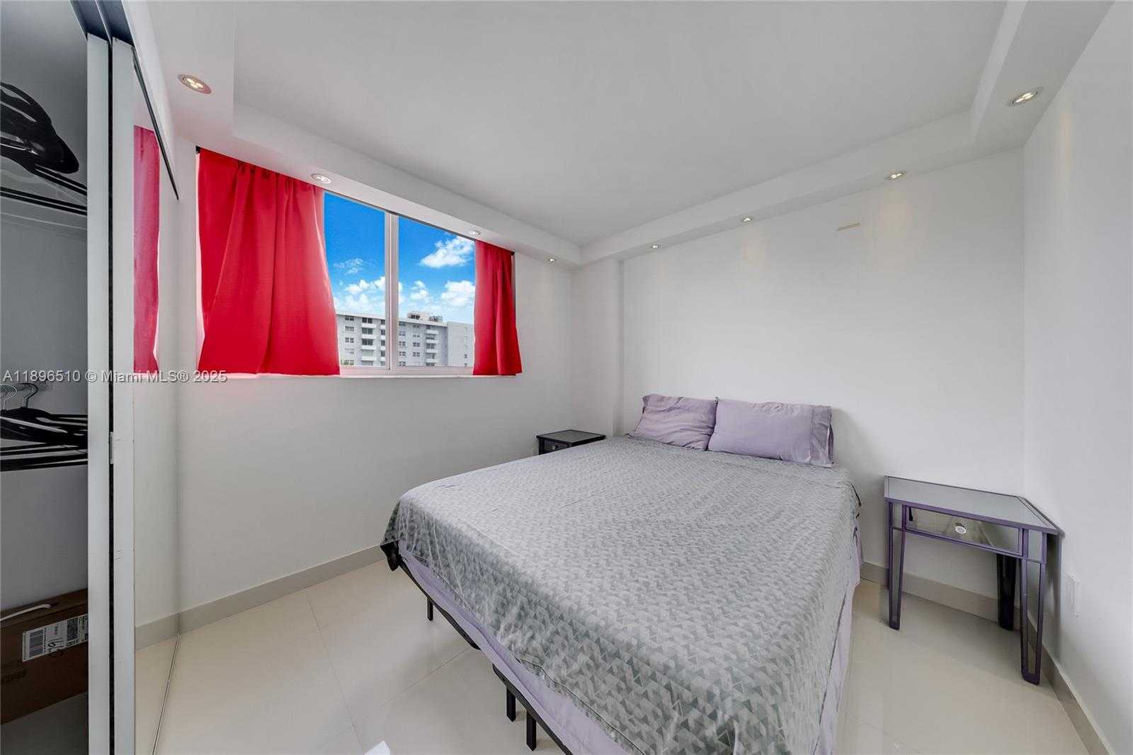 Small Image of 401 OCEAN DR #624, Miami Beach Number 7