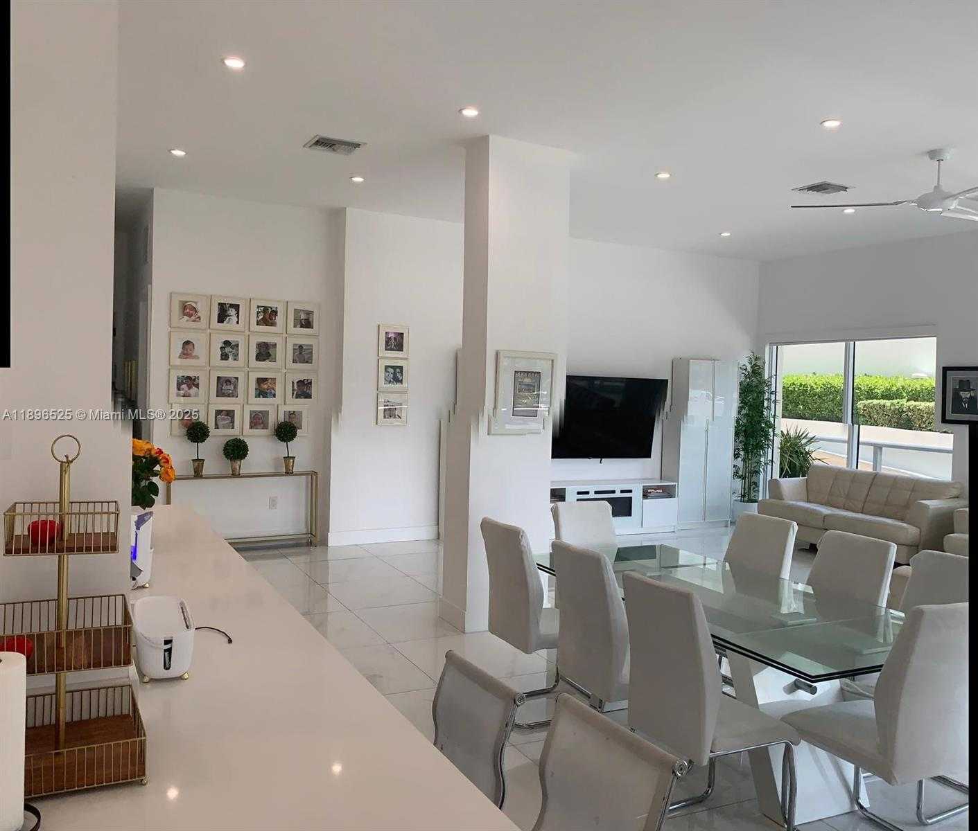 Small Image of 2751 SOUTH OCEAN DR #208N, Hollywood Number 2