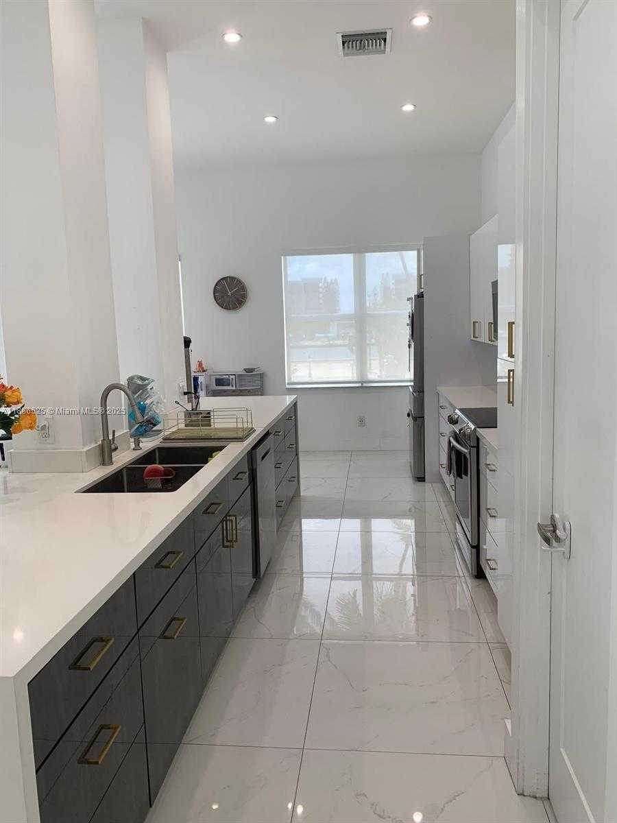 Small Image of 2751 SOUTH OCEAN DR #208N, Hollywood Number 74
