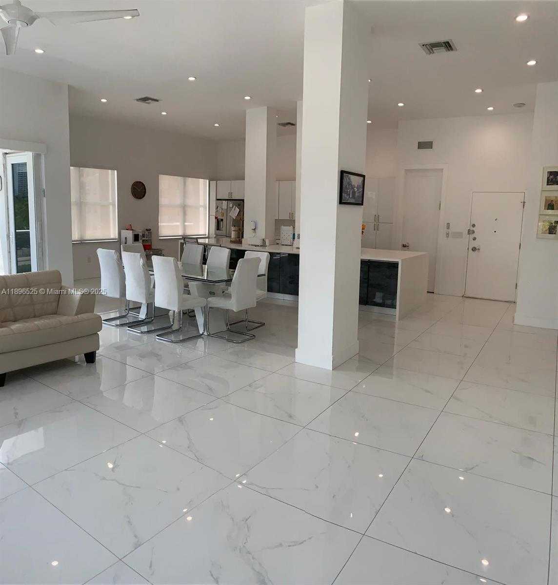 Small Image of 2751 SOUTH OCEAN DR #208N, Hollywood Number 9