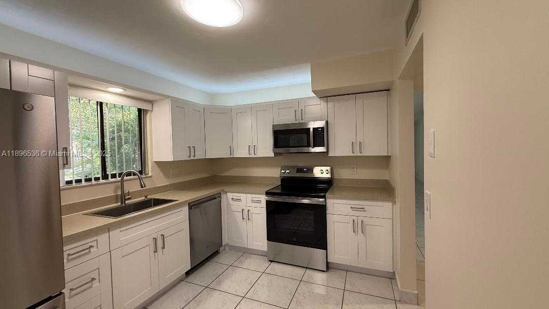 Small Image of 16168 LAUREL DR #201, Weston Number 4