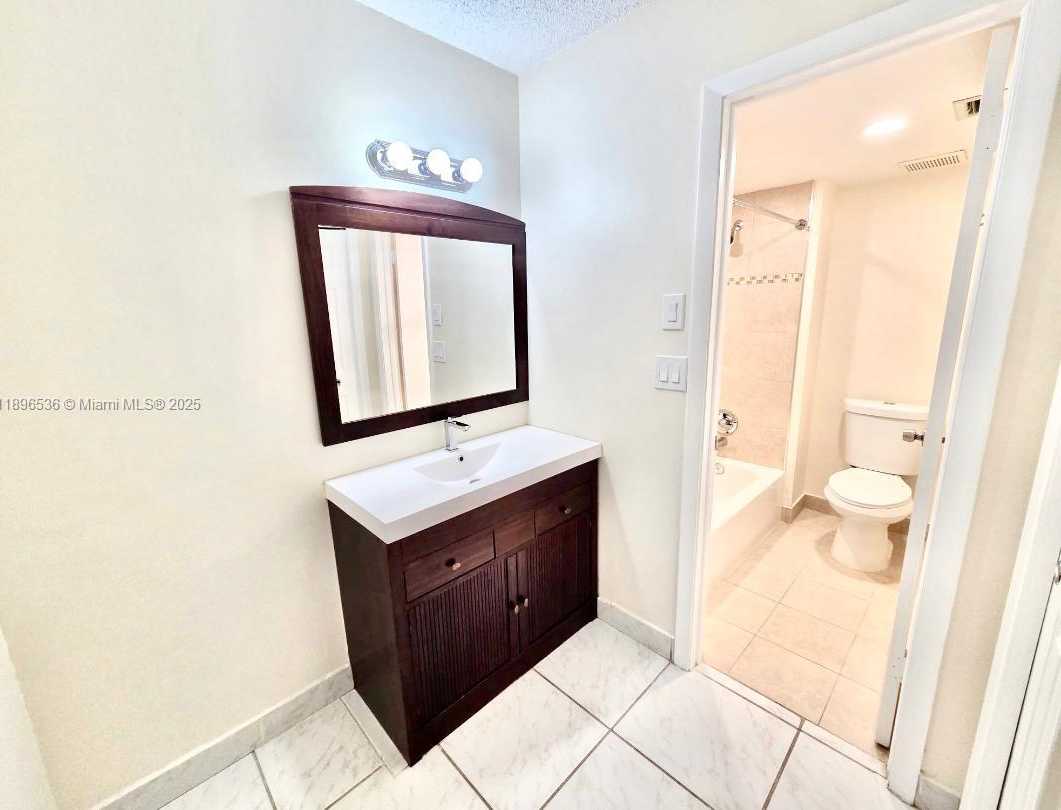 Small Image of 16168 LAUREL DR #201, Weston Number 9