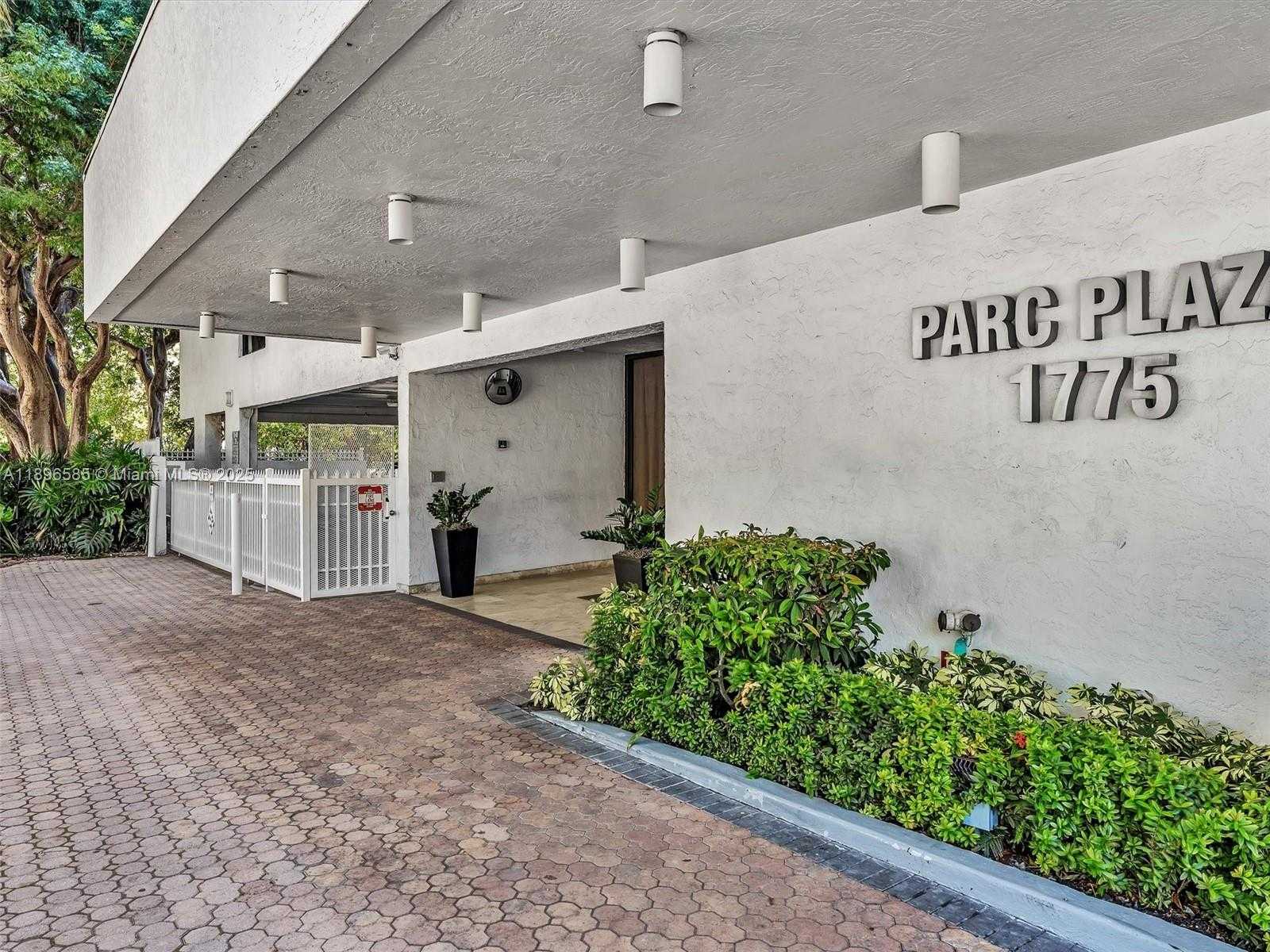 Small Image of 1775 WASHINGTON AVE #8B, Miami Beach Number 2