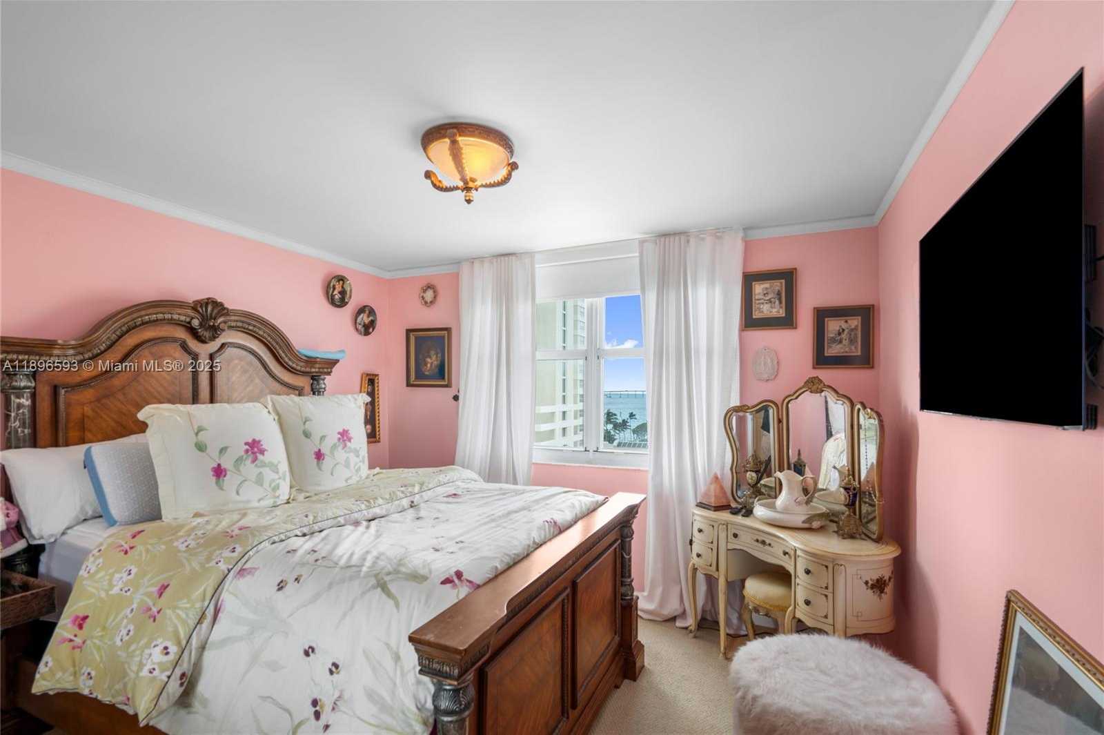 Small Image of 770 CLAUGHTON ISLAND DR #806, Miami Number 5