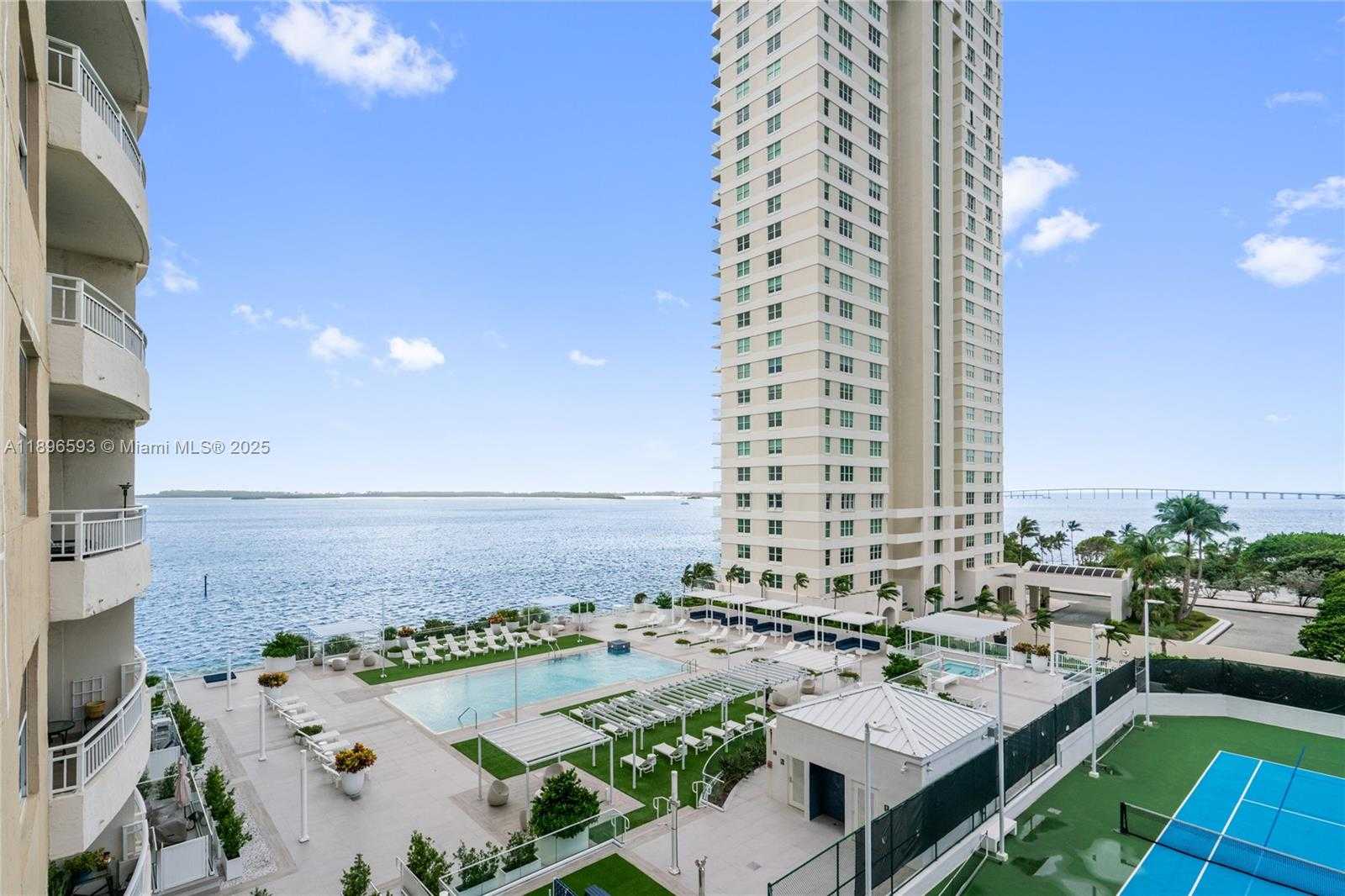 Small Image of 770 CLAUGHTON ISLAND DR #806, Miami Number 7