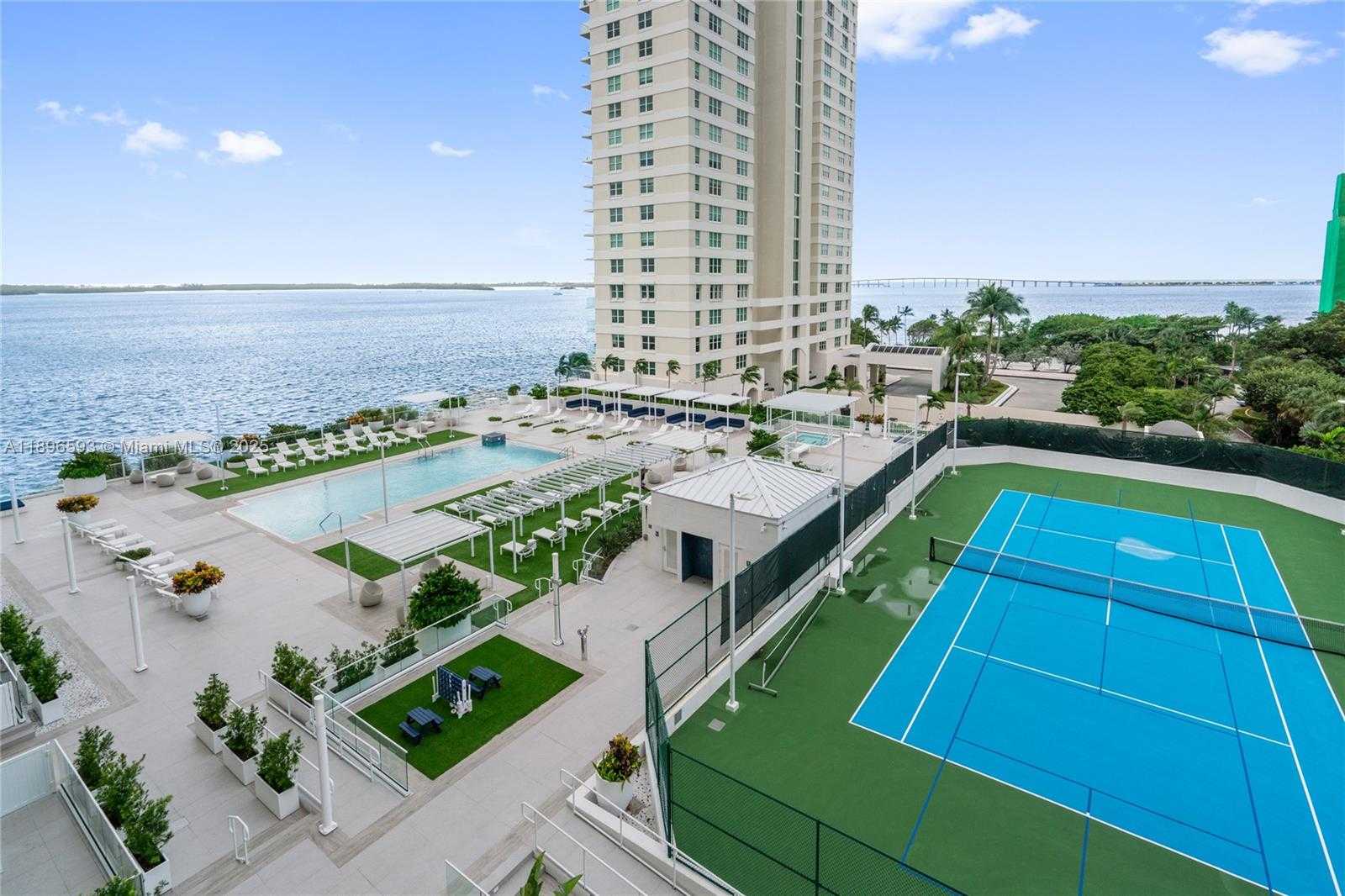 Small Image of 770 CLAUGHTON ISLAND DR #806, Miami Number 8