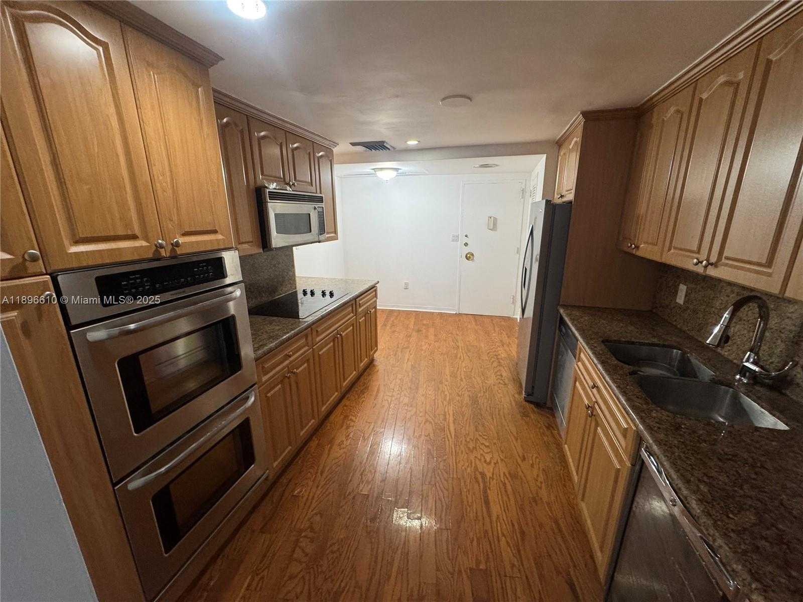 Small Image of 5255 COLLINS AVE #11B, Miami Beach Number 11