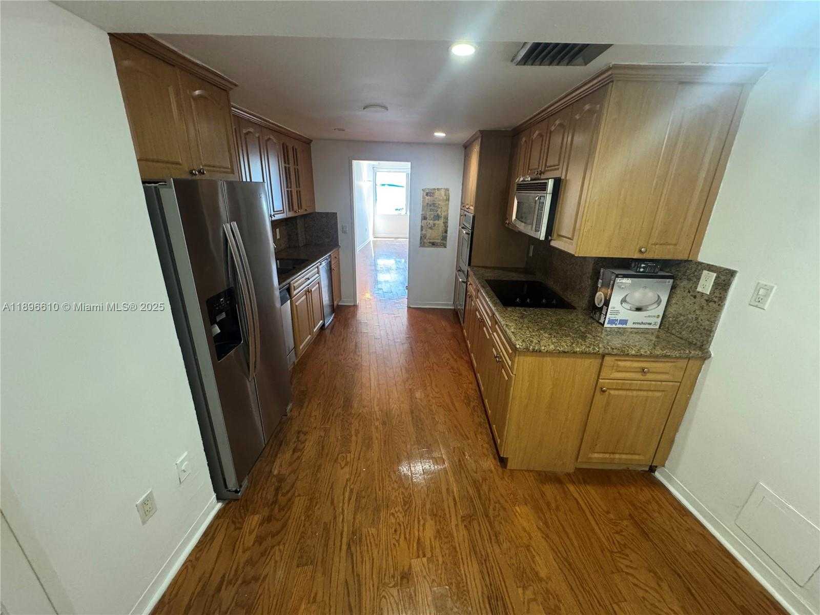 Small Image of 5255 COLLINS AVE #11B, Miami Beach Number 12