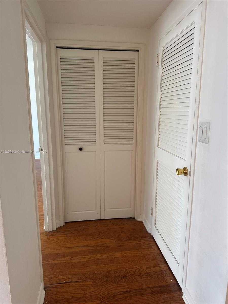 Small Image of 5255 COLLINS AVE #11B, Miami Beach Number 13