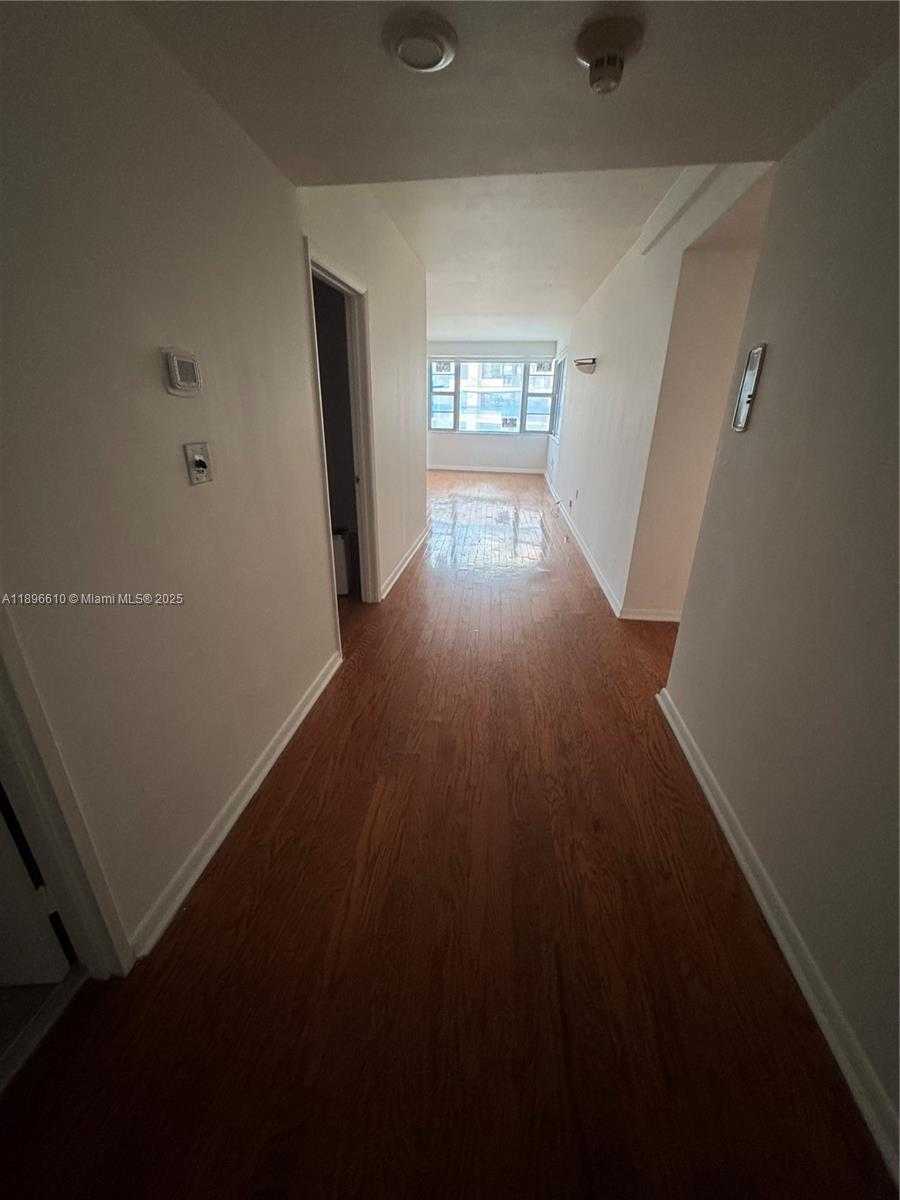 Small Image of 5255 COLLINS AVE #11B, Miami Beach Number 4