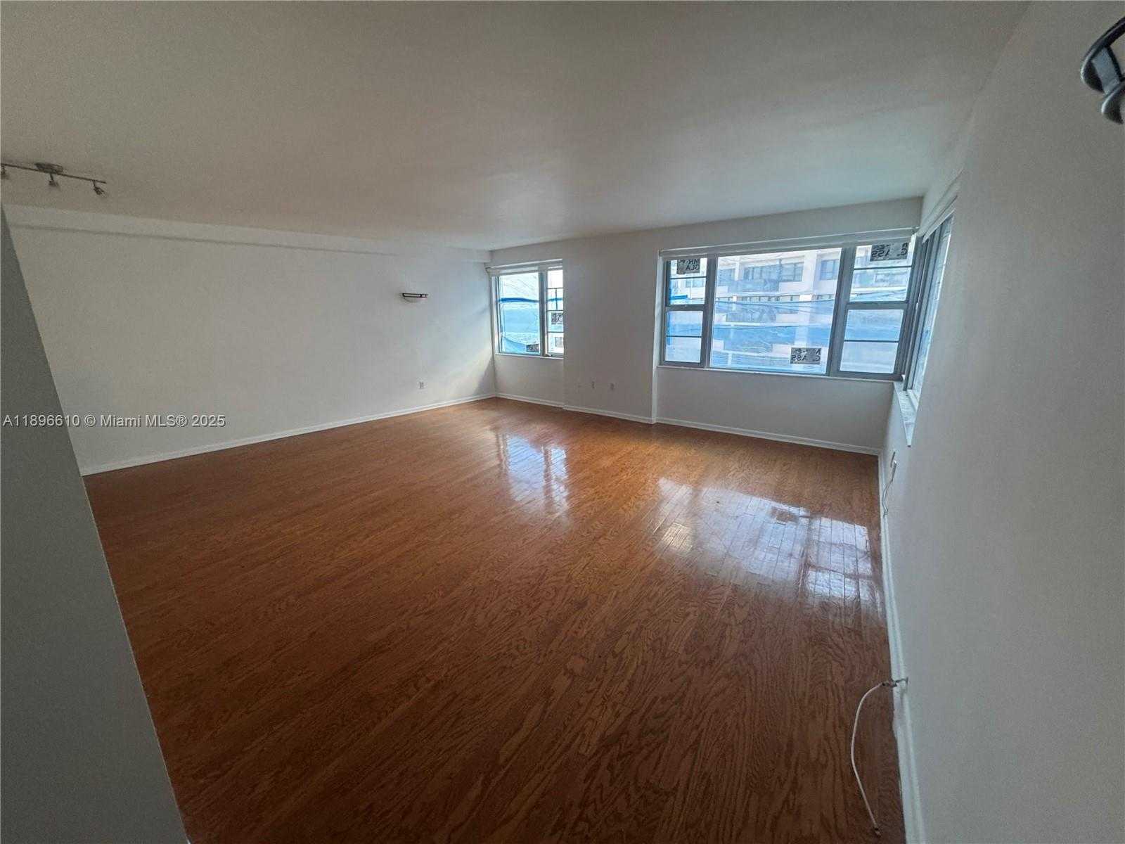 Small Image of 5255 COLLINS AVE #11B, Miami Beach Number 5