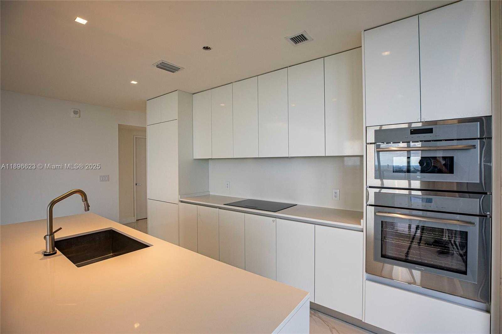 Small Image of 700 NORTH EAST 24TH ST #4401, Miami Number 7