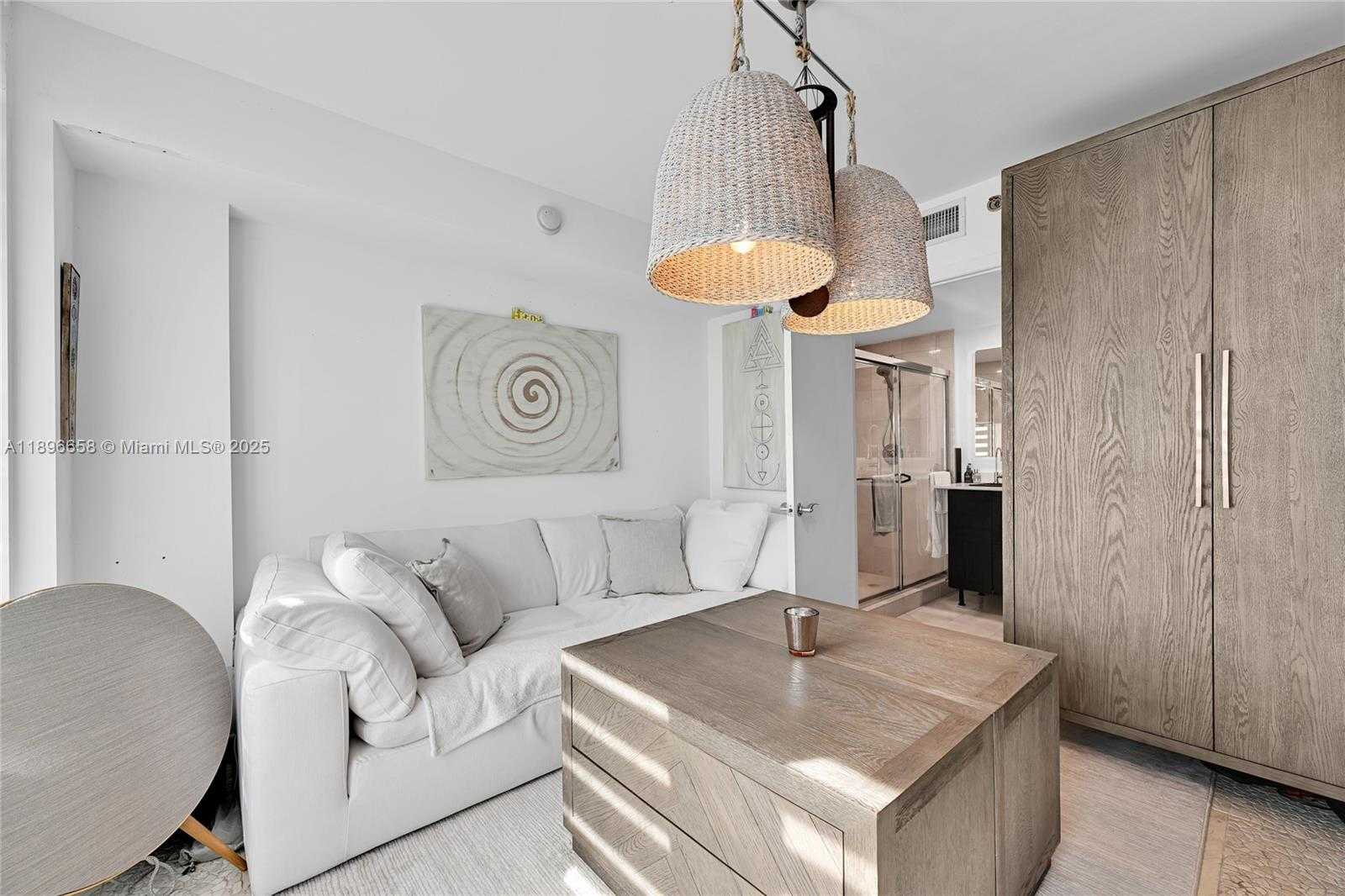 Small Image of 1800 OCEAN DR #207, Hallandale Beach Number 3