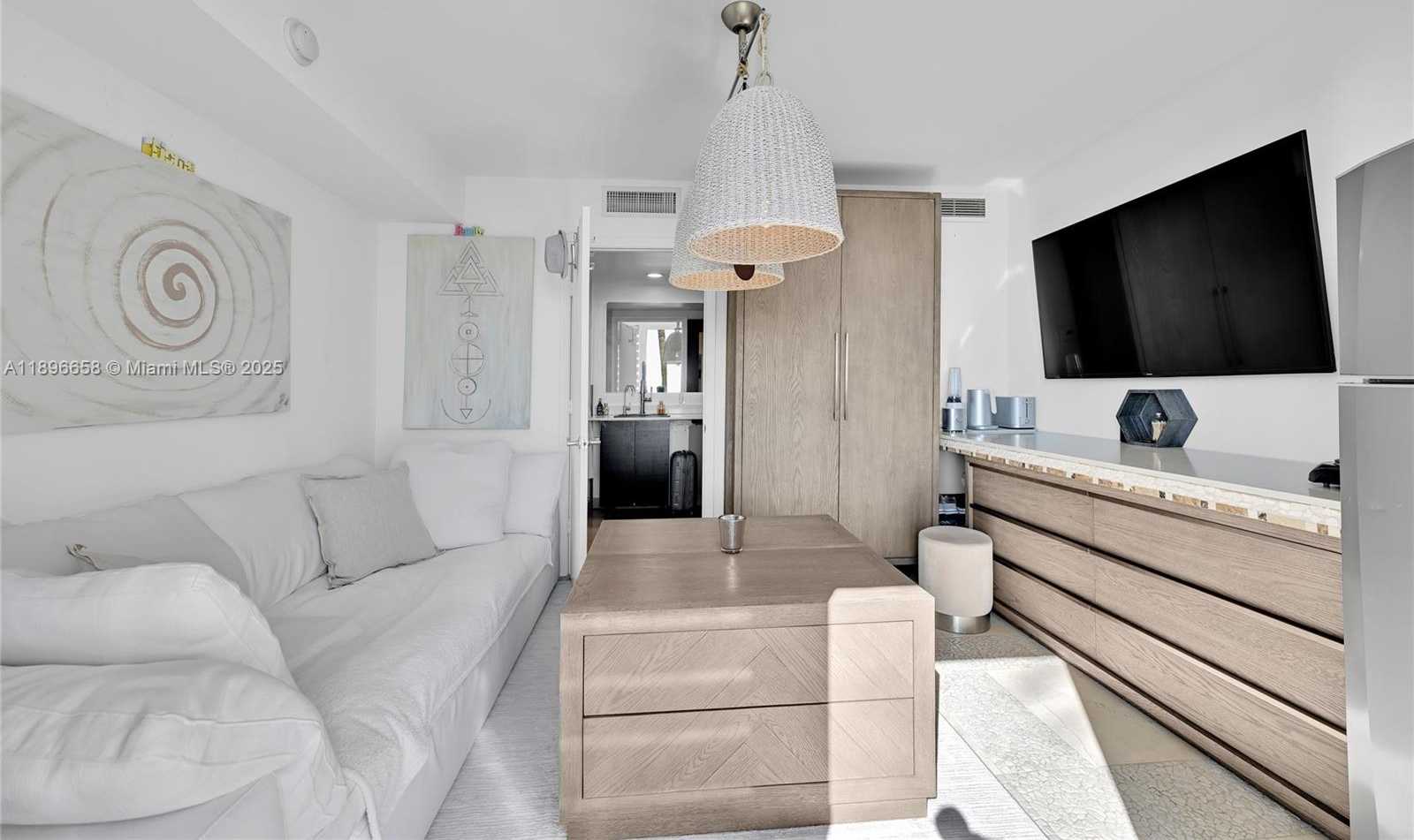 Small Image of 1800 OCEAN DR #207, Hallandale Beach Number 4