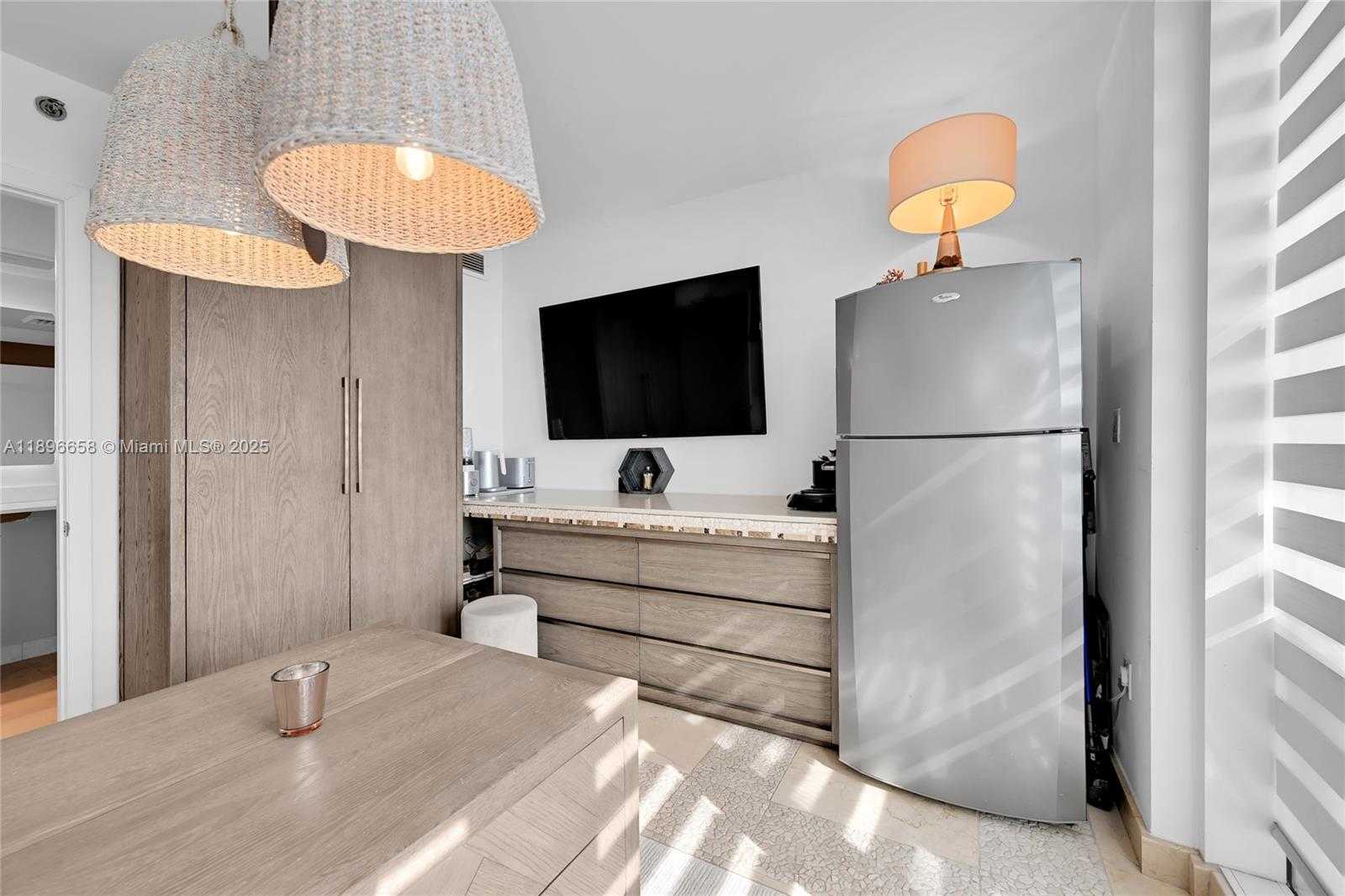 Small Image of 1800 OCEAN DR #207, Hallandale Beach Number 5