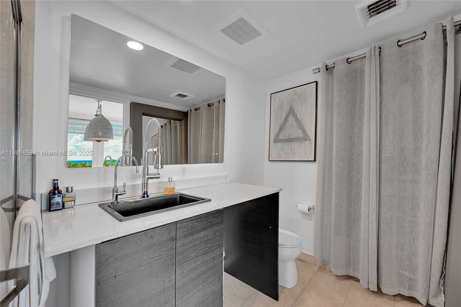 Small Image of 1800 OCEAN DR #207, Hallandale Beach Number 6