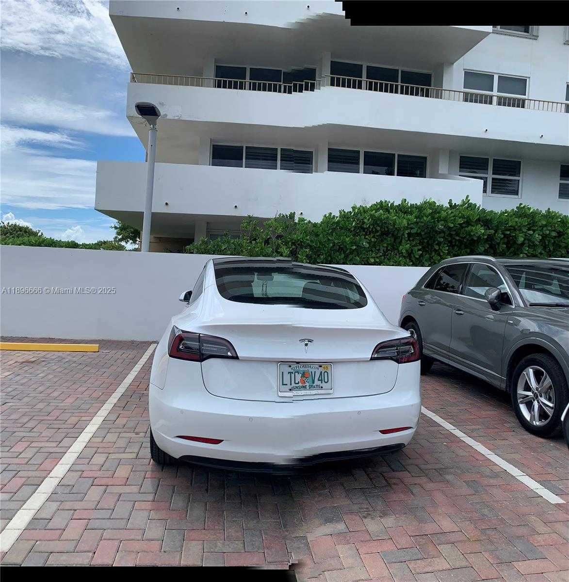 Small Image of 177 OCEAN LANE DR #208, Key Biscayne Number 11