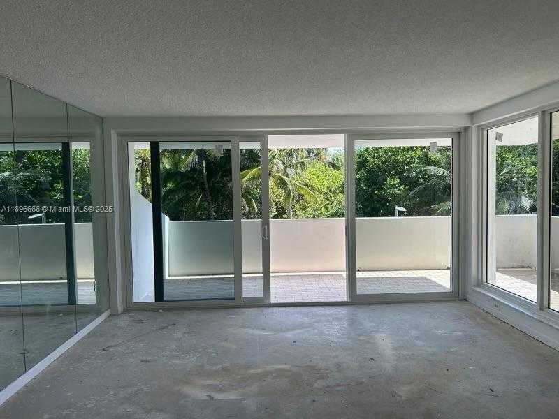 Small Image of 177 OCEAN LANE DR #208, Key Biscayne Number 2
