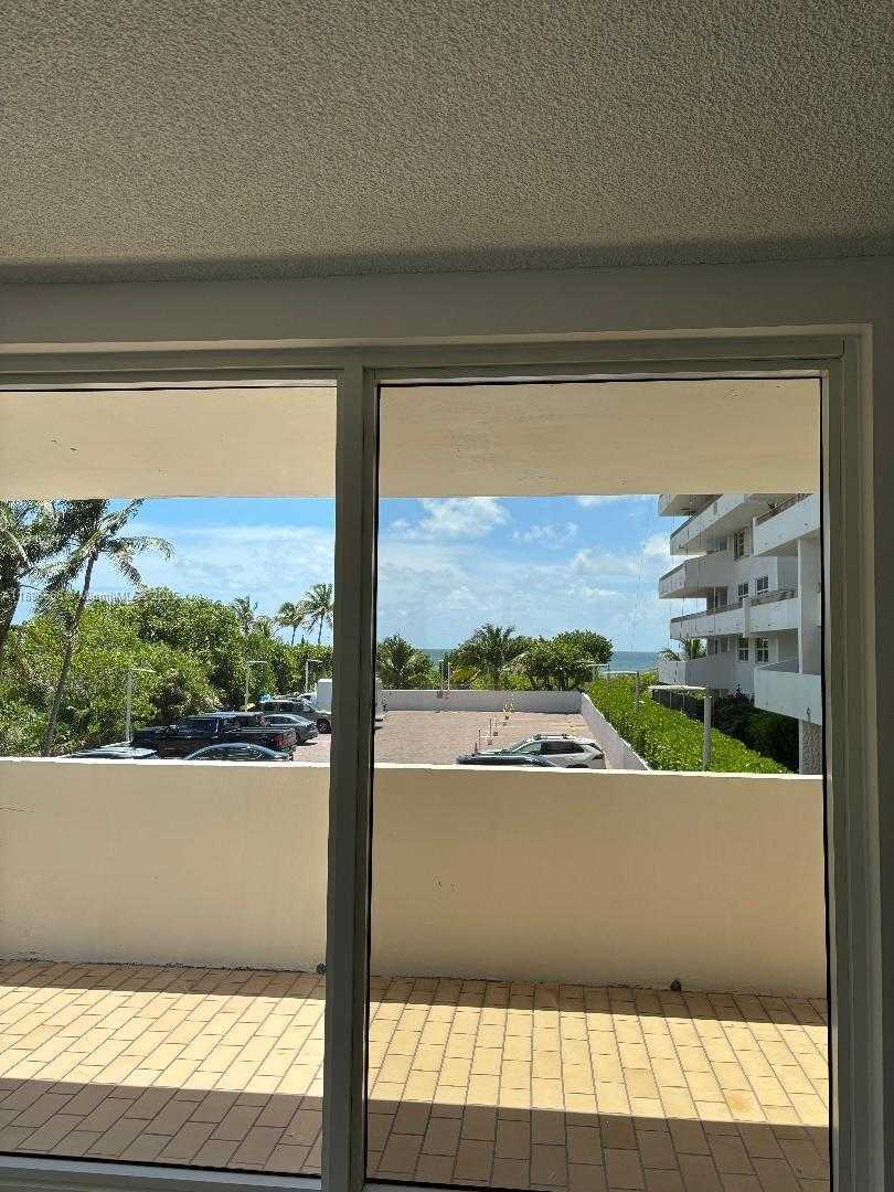 Small Image of 177 OCEAN LANE DR #208, Key Biscayne Number 4