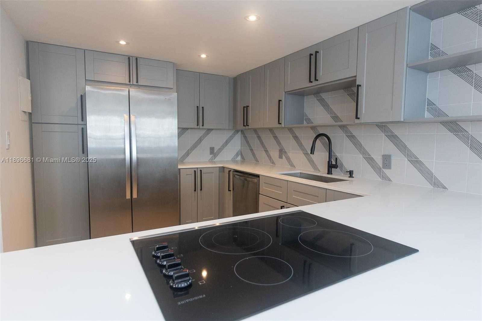 Small Image of 11 ISLAND AVE #1709, Miami Beach Number 2