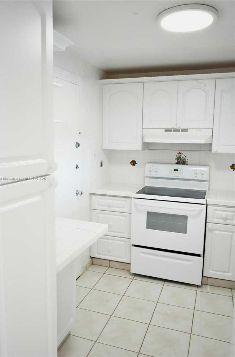 Small Image of 8000 HARDING AVE #5F, Miami Beach Number 7
