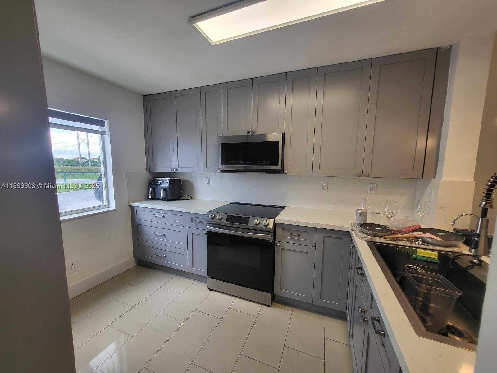Small Image of 13906 SOUTH WEST 173RD TER #13906, Miami Number 2