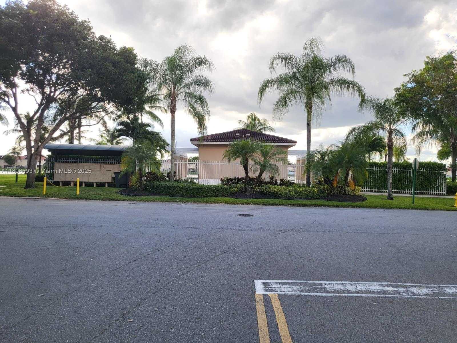 Small Image of 13906 SOUTH WEST 173RD TER #13906, Miami Number 30