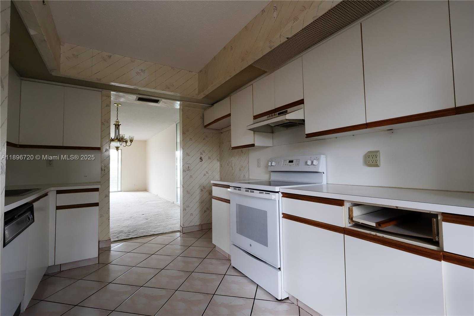 Small Image of 1705 ANDROS ISLE #E3, Coconut Creek Number 4