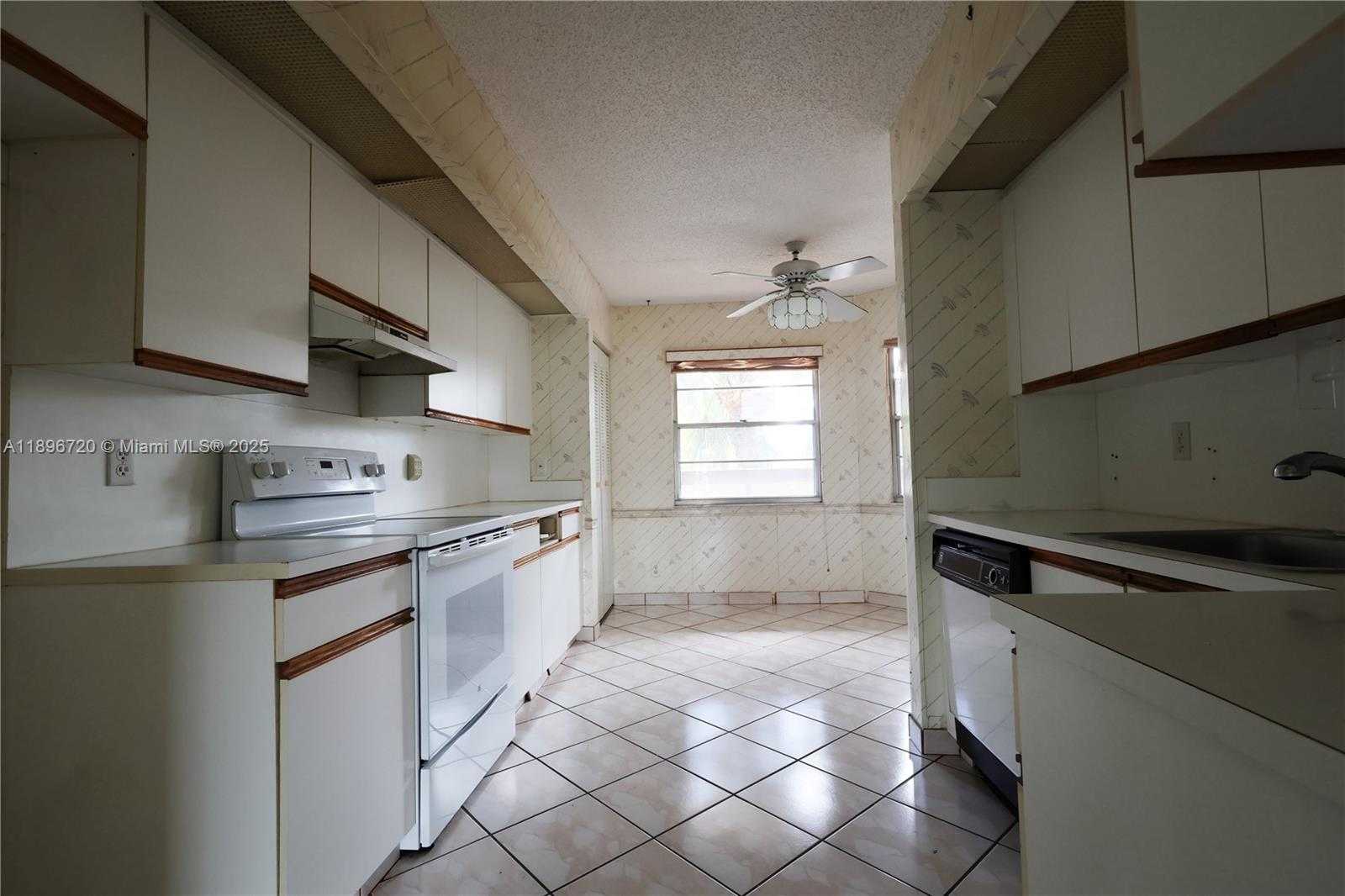 Small Image of 1705 ANDROS ISLE #E3, Coconut Creek Number 5