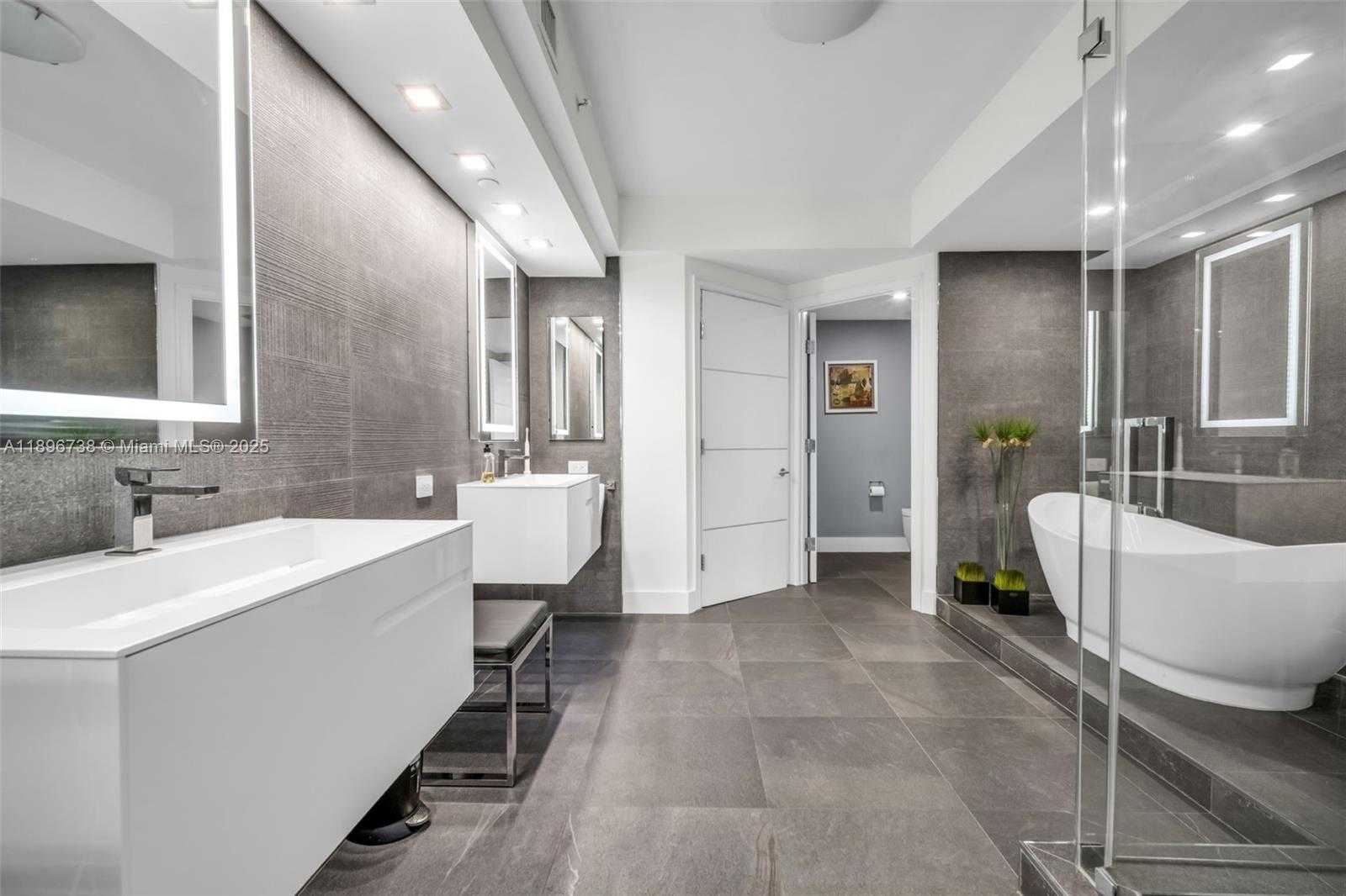 Small Image of 3201 NORTH EAST 183RD ST #1806, Aventura Number 32