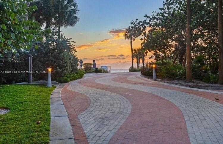 Small Image of 2899 COLLINS AVE #1638, Miami Beach Number 10