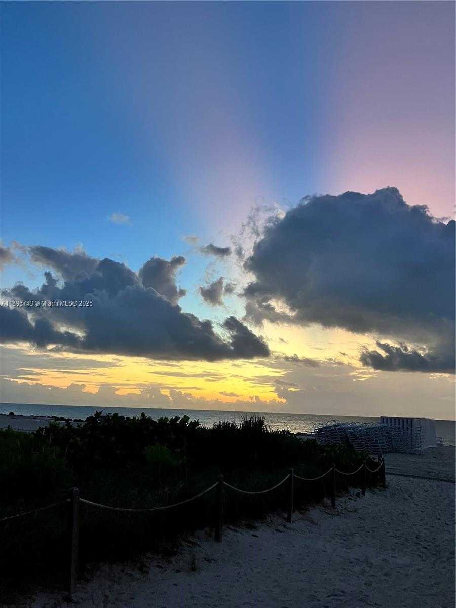 Small Image of 2899 COLLINS AVE #1638, Miami Beach Number 14