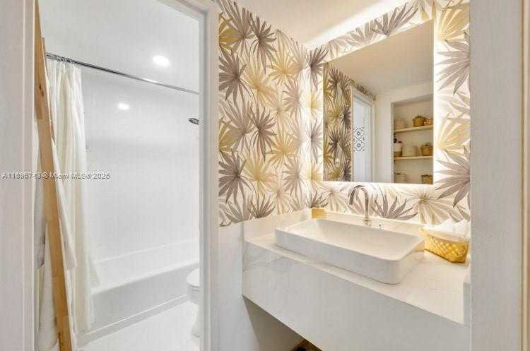 Small Image of 2899 COLLINS AVE #1638, Miami Beach Number 5