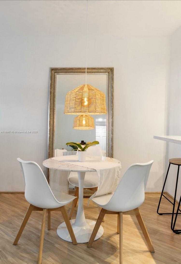 Small Image of 2899 COLLINS AVE #1638, Miami Beach Number 8