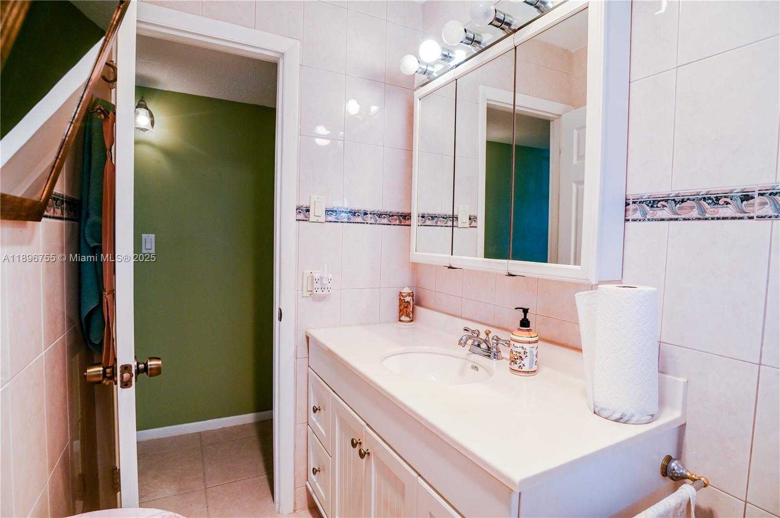 Small Image of 5300 WASHINGTON ST #G230, Hollywood Number 15