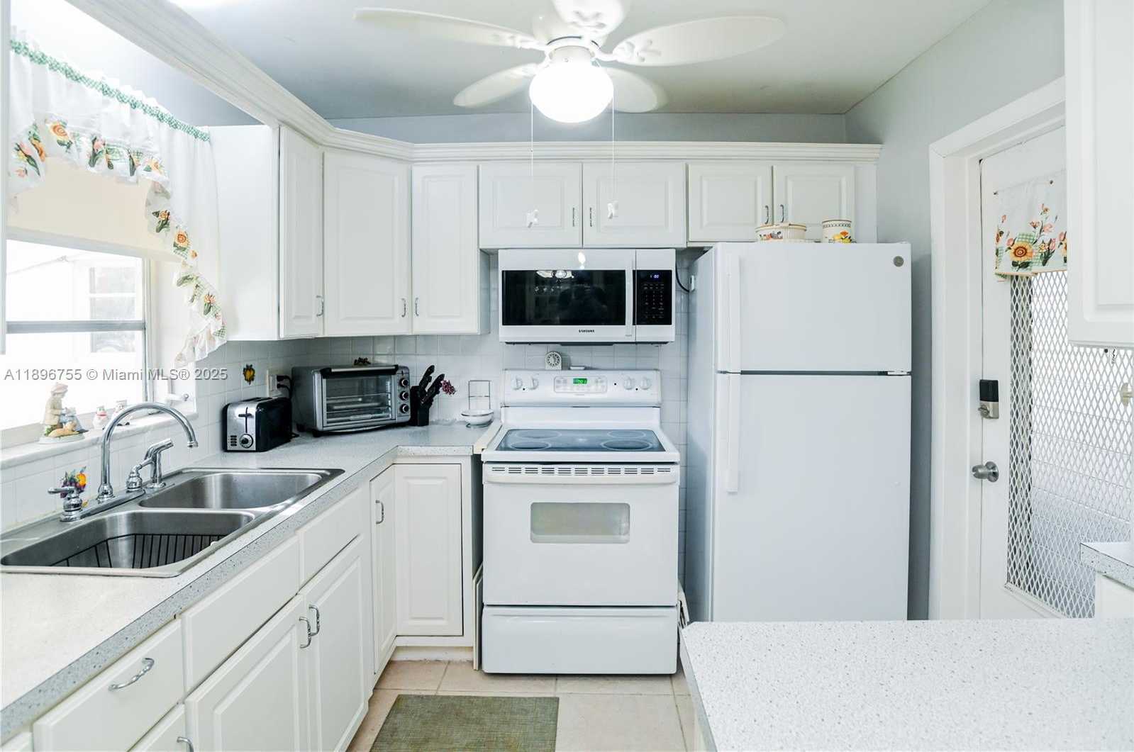 Small Image of 5300 WASHINGTON ST #G230, Hollywood Number 2
