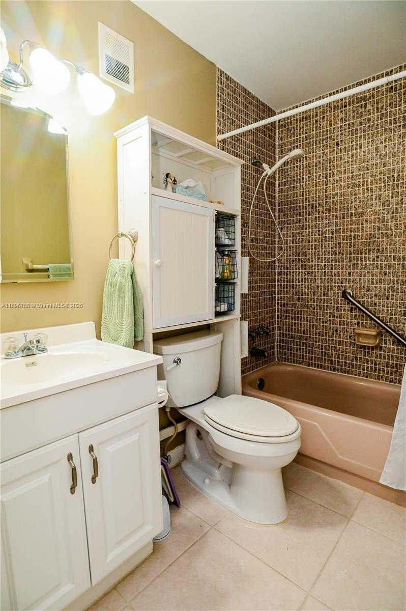Small Image of 5300 WASHINGTON ST #G230, Hollywood Number 23