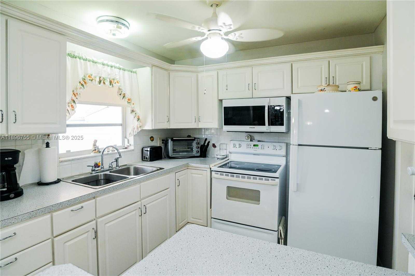 Small Image of 5300 WASHINGTON ST #G230, Hollywood Number 3