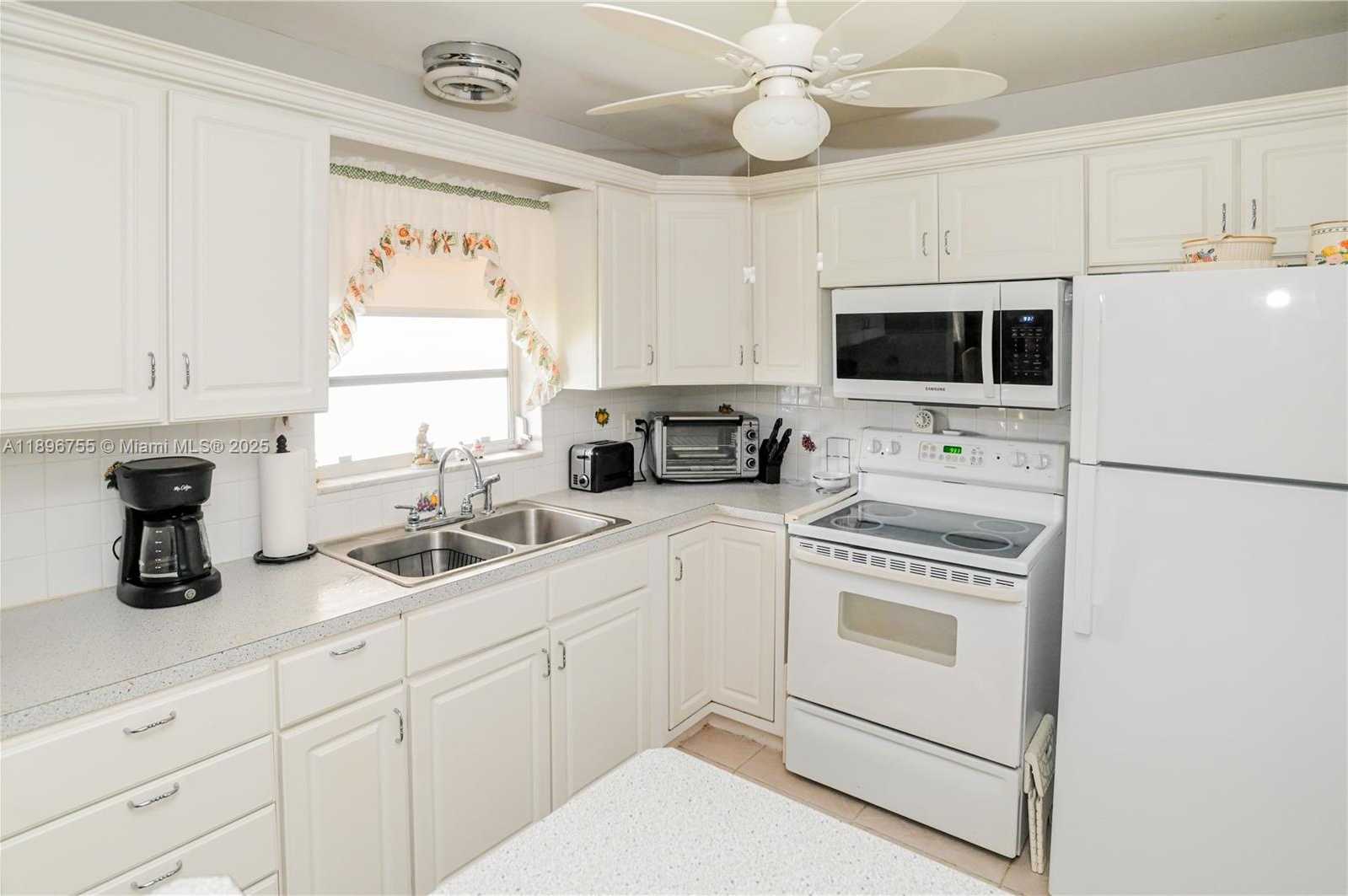 Small Image of 5300 WASHINGTON ST #G230, Hollywood Number 4