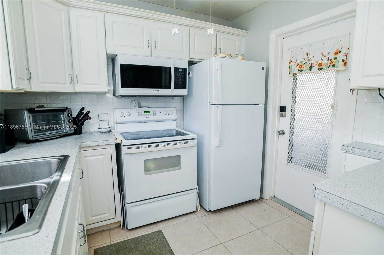 Small Image of 5300 WASHINGTON ST #G230, Hollywood Number 7