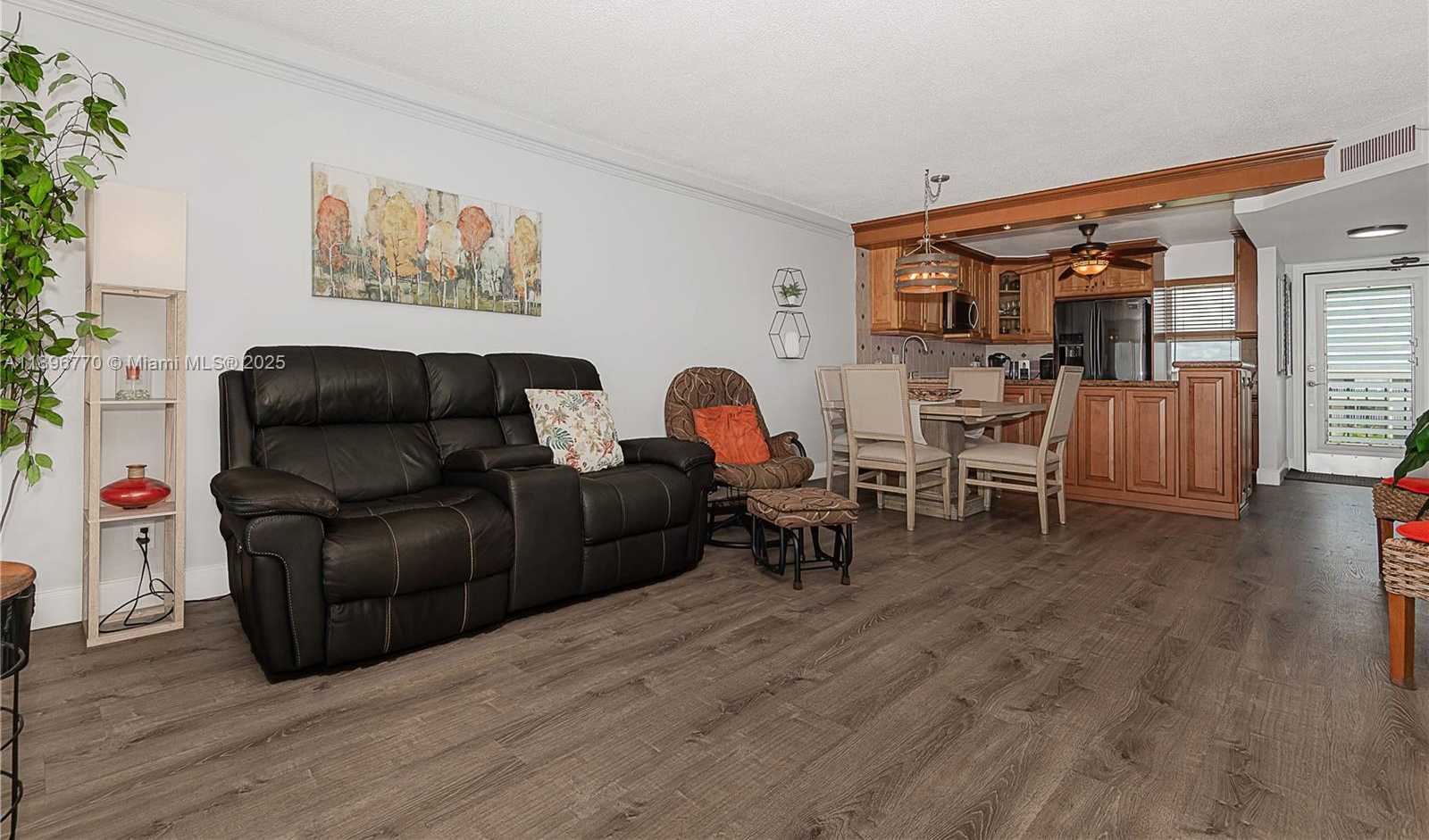 Small Image of 4800 HILLCREST LN #501, Hollywood Number 15