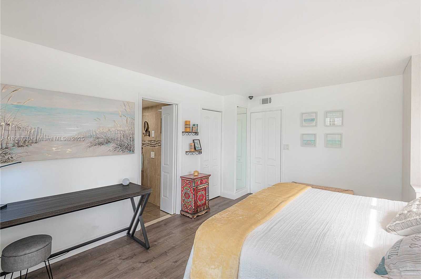 Small Image of 4800 HILLCREST LN #501, Hollywood Number 20
