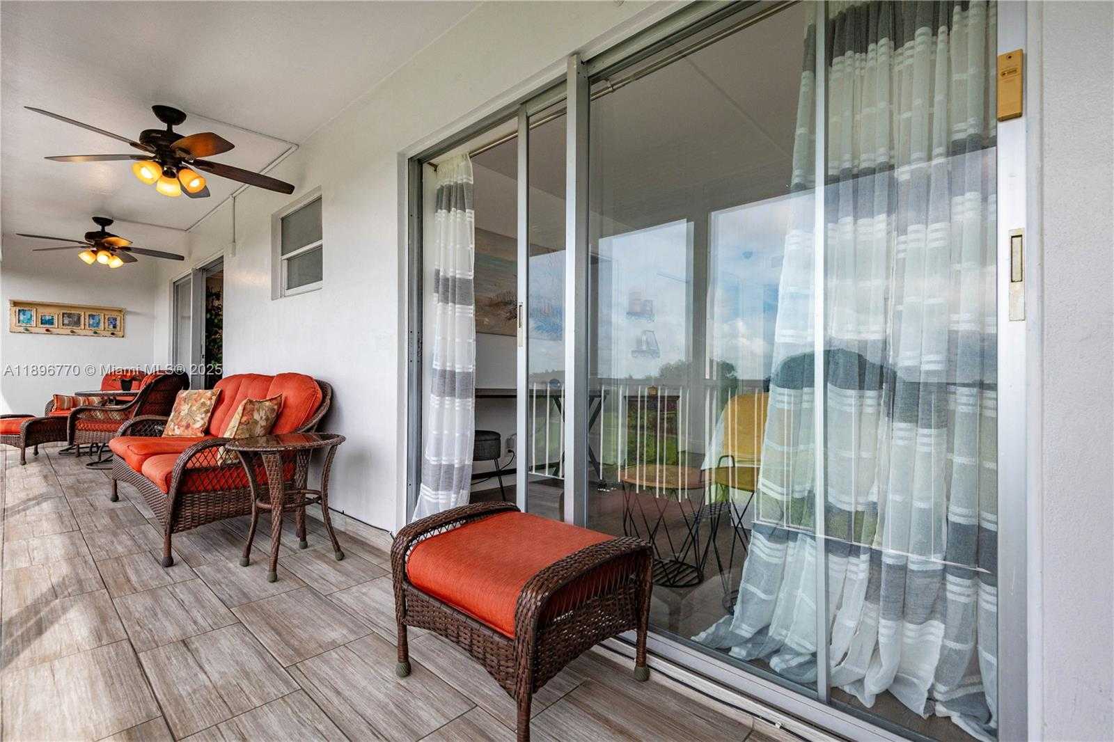 Small Image of 4800 HILLCREST LN #501, Hollywood Number 27