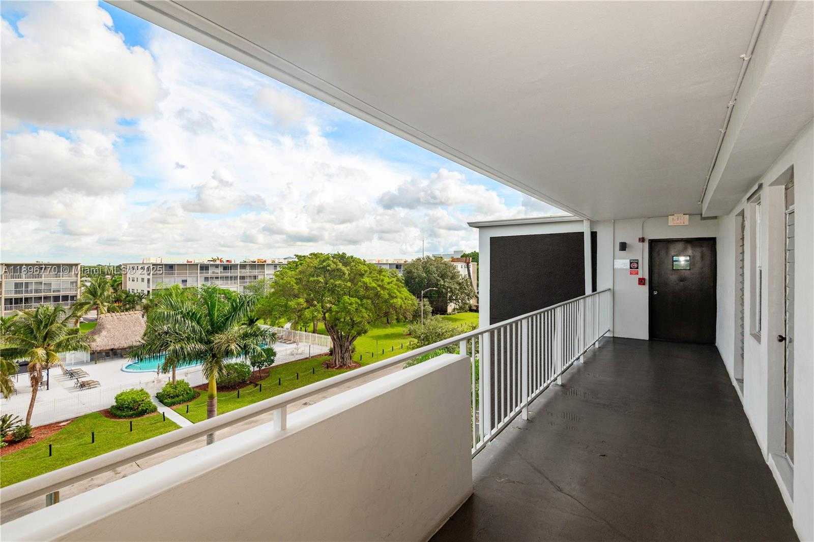 Small Image of 4800 HILLCREST LN #501, Hollywood Number 28